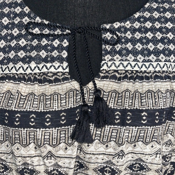 Lucky Brand Short Sleeve Blouse. - Picture 3 of 6